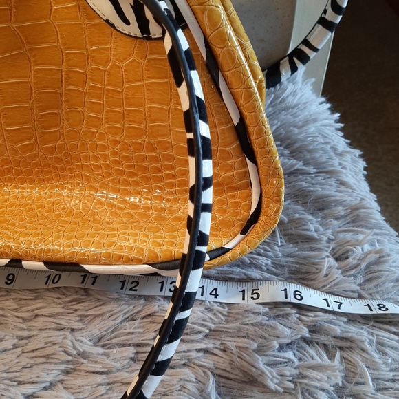 Hananel Bag with Flower, interior tiger print - Picture 13 of 15